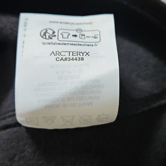 Arc'teryx Black Half-Zip Pullover - Picture 9 of 9